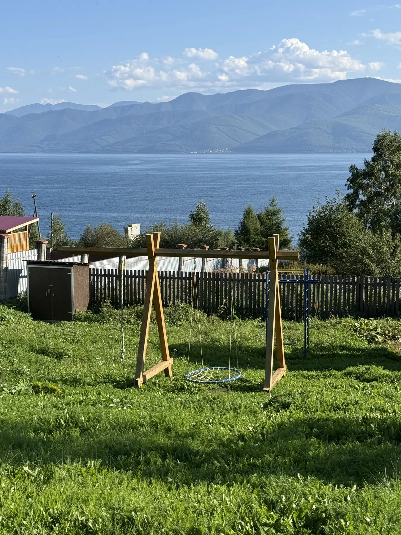 Баня, чан, качели и территория гостевого дома На Горной, фотография 10